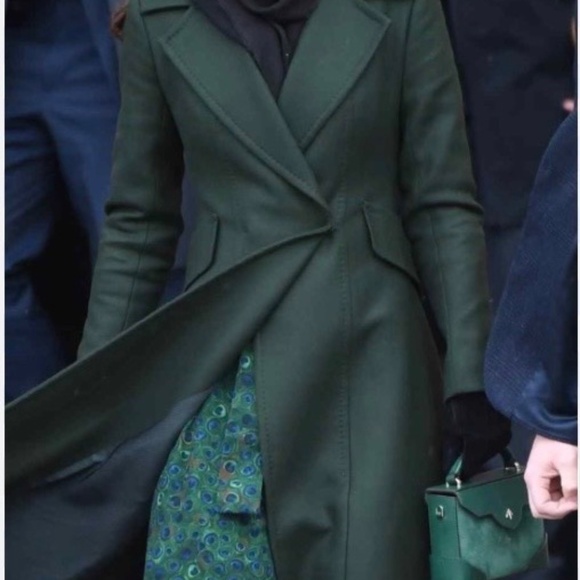Michael Kors Printed Peacock Long Sleeve dress same print as Kate middleton - Picture 2 of 4